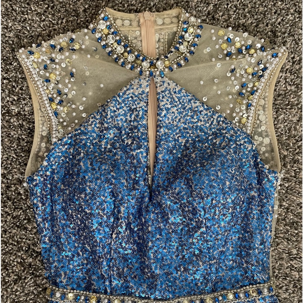 Stunning prom dress!